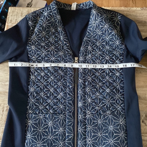 Lululemon Jacket - Picture 15 of 16